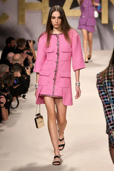 Look 48